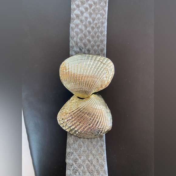 Source Unknown Accessories - VTG Grey Snakeskin Belt w/ Shell Clasp Belt Buckle Seashell 32” Adjustable